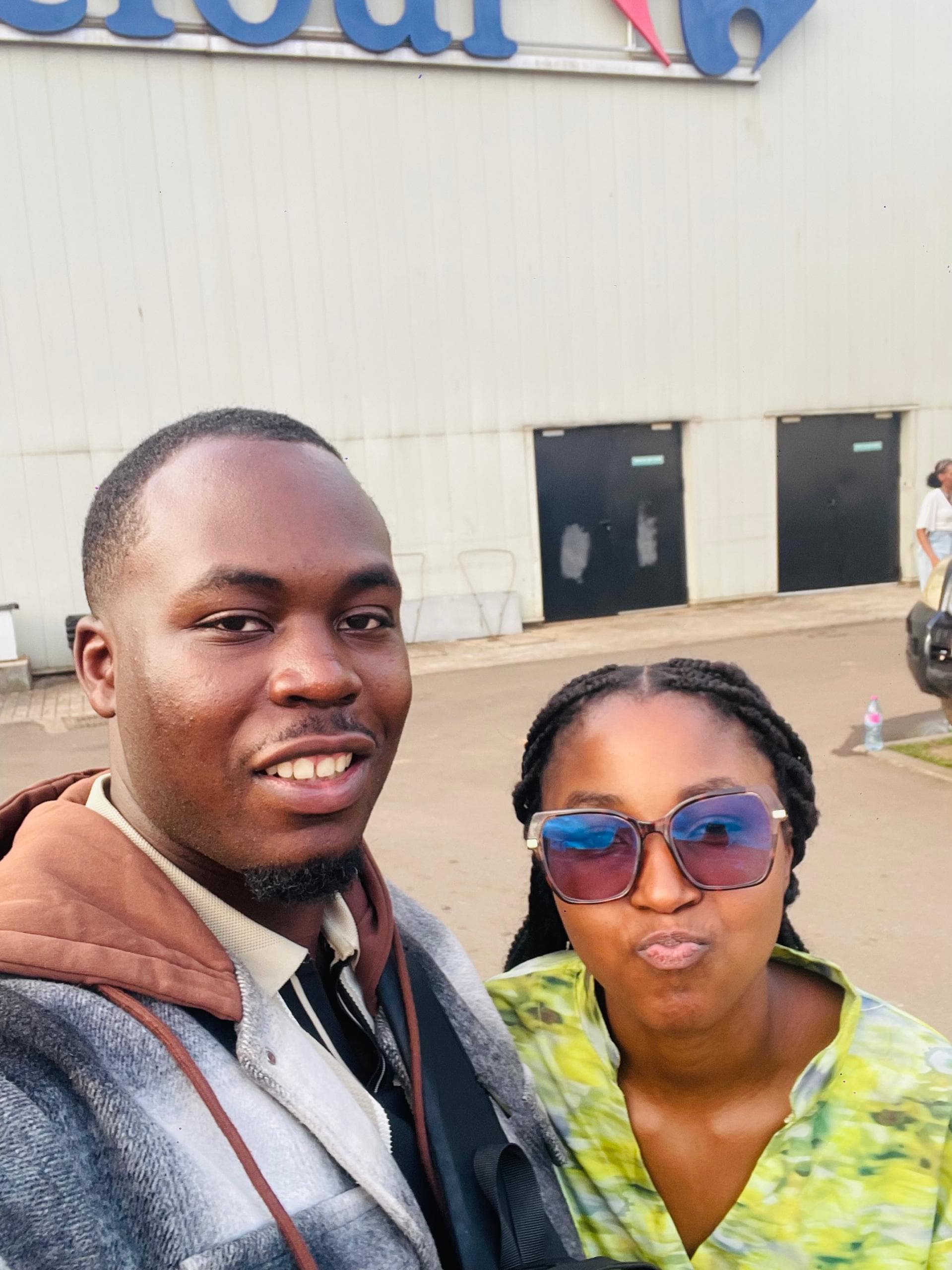 Selfie complice de Hanniel et Jessica